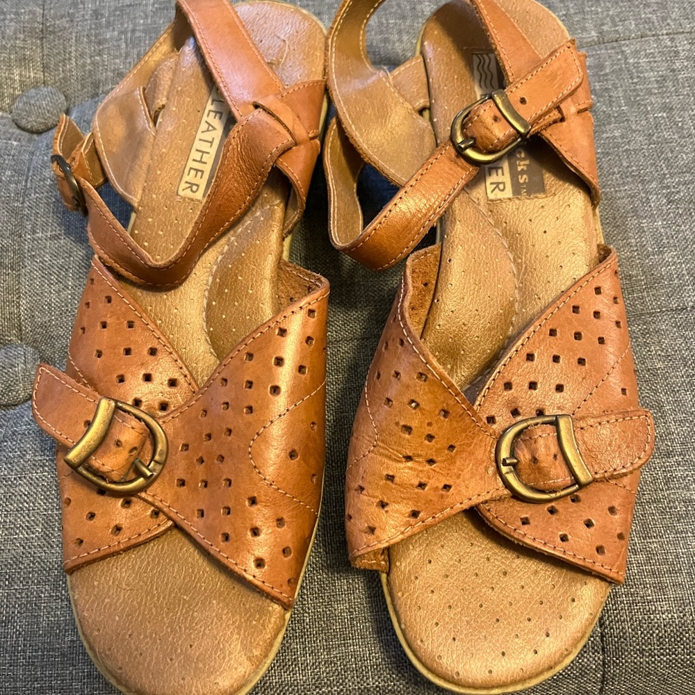 Soft Leather Kicks Sling-back Buckle Sandals 7.5